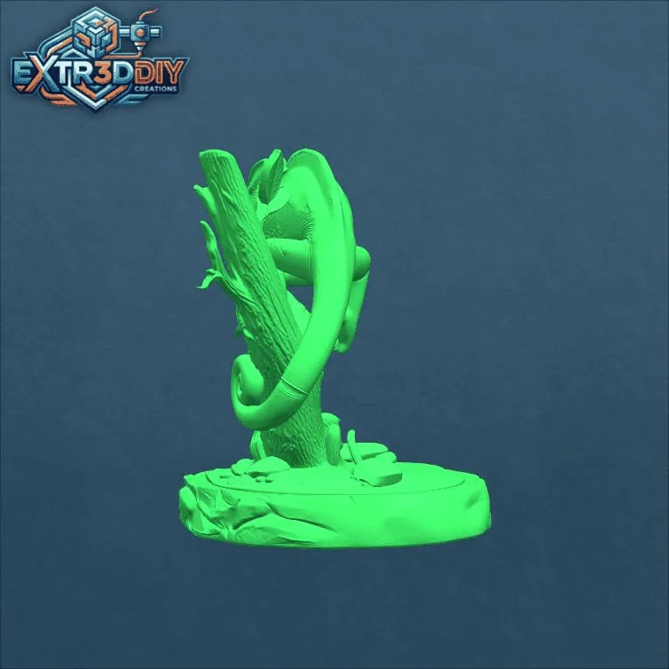 Lifelike Chameleon Figurine_y.gif